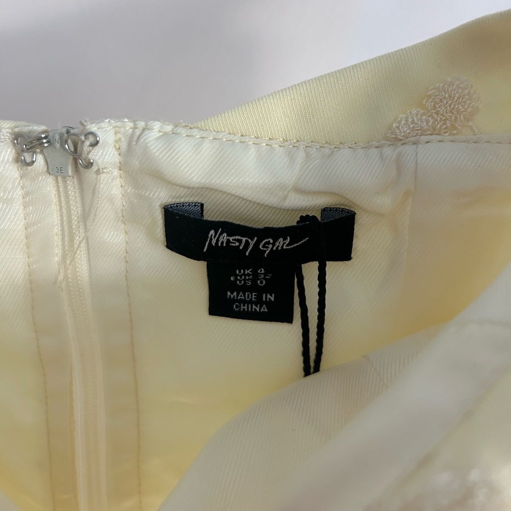 Nasty Gal cherry embroidered crop top - Picture 15 of 16